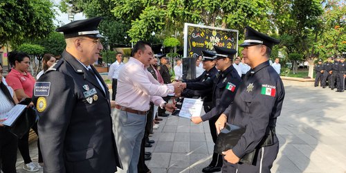 Reconoce Alcalde a policías municipales capacitados
