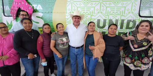 Arnulfo Urbiola es alcalde y amigo de Santa Rita, le dicen familias
