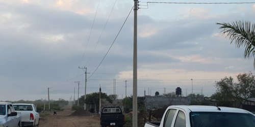 Introducen obra de energía eléctrica a Llano de San Marcos