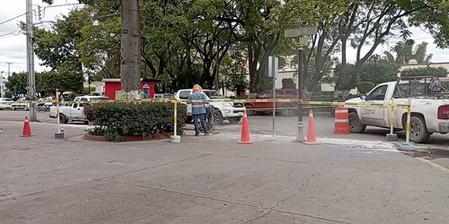 Inician trabajos para colocar cableado subterráneo en plaza principal de Ciudad Fernández