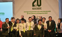 Entrega gobierno premios 20 de noviembre y estatal de deporte