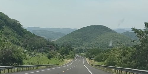 Recomiendan extremar precauciones al conducir en caminos y carreteras derivado de un ambiente de lluvioso y bajas temperaturas