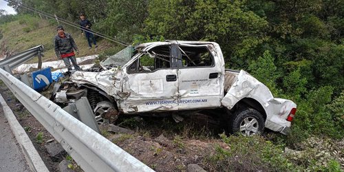 Pérdida total de vehículos por choque en la supercarretera Cerritos