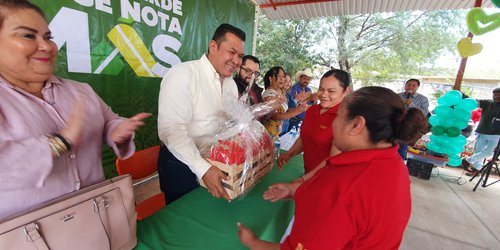 Arnulfo Urbiola inauguró techado en Telesecundaria de la comunidad La Palmita