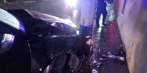 Chocan y abandonan vehículo en San Antonio de las Higueras