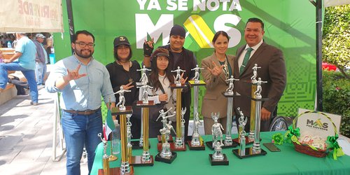 Arnulfo Urbiola y Karina Quintero encabezaron entrega de apoyos