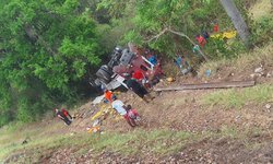 Descarrila grúa de Kansas City en Tamasopo; mueren seis personas