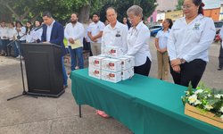 Concluyeron servicio social pasantes de Enfermería y Odontología
