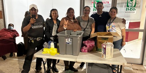 Vecinos de Progreso regalaron lonches en el Hospital General de Rioverde