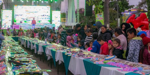 Con la llegada de los Reyes Magos, cortan mega rosca de 120 metros en Ciudad Fernández