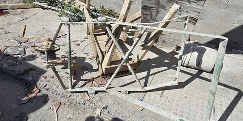 Trabajador de construcción cayo de andamio y perdió la vida