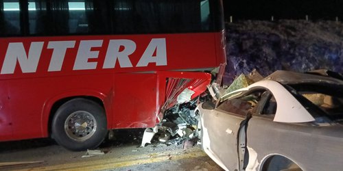 Fue un Guardia Estatal quien se salvó de milagro al chocar con Autobús