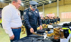Entregaron uniformes nuevos, calzado especial y equipo táctico a policías municipales
