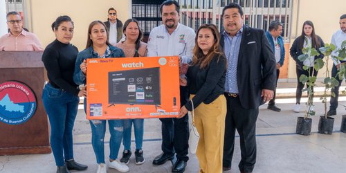 Rodolfo Loredo entregó apoyos a la escuela Forjadora de Buenos Ciudadanos