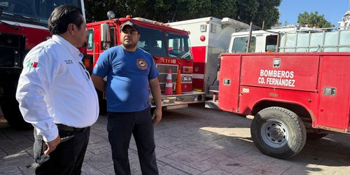 Entrega Rodolfo Loredo camioneta reparada al Cuerpo de Bomberos