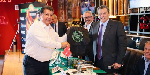 Oscar Bautista se reunió con la "crema y nata" del boxeo