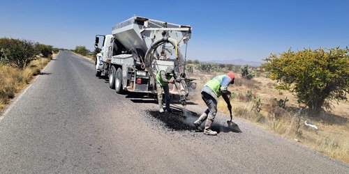 Implementa ejecutivo Estatal programa Bacheo Verde en Caminos de SLP
