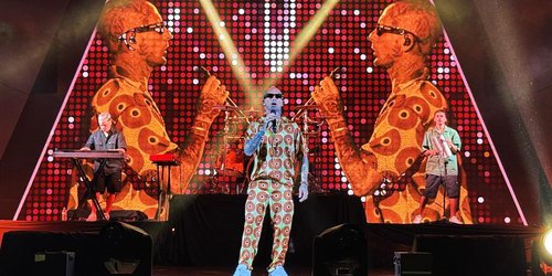 Ke Personajes ofreció gran velada en teatro de la ciudad