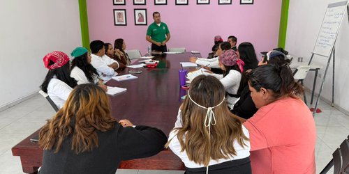 Capacitan a personal del DIF de Ciudad Fernández en tema de adopciones