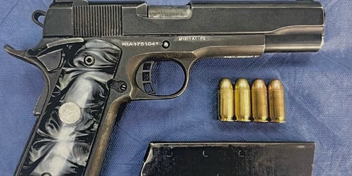 Vinculan a proceso contra cinco personas por portación de arma de fugo y posesión de droga