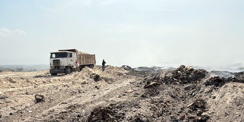 Incendio en relleno sanitario intermunicipal, bajo control en un 98%