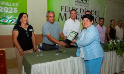 Entrega de Premios Municipales de Educación 2025 en el marco del Día del Maestro