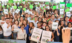 Ricardo Gallardo entrega los primeros dos mil lotes de "Tu Casa, Tu Apoyo"