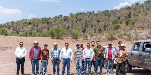 Rehabilitan camino y bordo de abrevadero en Las Pilas