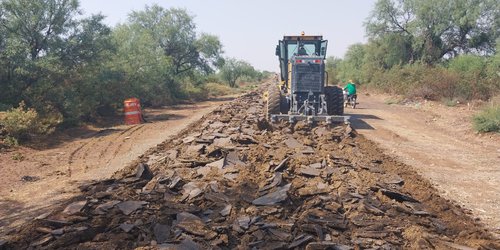 Avanzan obras carreteras en el camino Villa de Ramos-Los Hernández