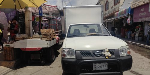 Locatarios del mercado, "estrangulados" por ambulantes