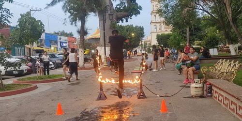 Feria de las Ciencias llena de vida la Plaza en Ciudad Fernández