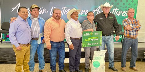 La SEDARH entregó a productores de mile 520 bultos de alimento para abejas