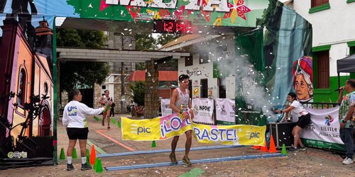 Pueblo Mágico de Aquismón cautiva a más de mil corredores