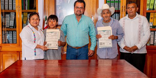 Dos familias de CDFDZ reciben su primera acta de nacimiento y con ello, un nuevo comienzo lleno de derechos