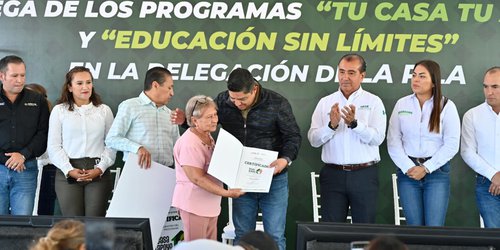 Gallardo entrega terrenos gratuitos a familias de La Pila