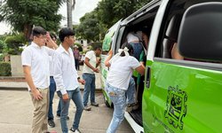 Entregan camioneta para transporte de universitarios en Rioverde