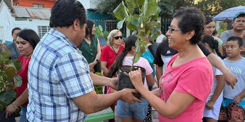 Ayuntamiento de Ciudad Fernández impulsa reforestación con entrega de árboles