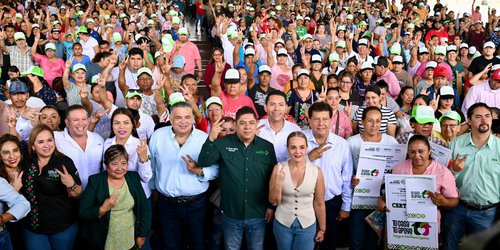 Ricardo Gallardo entrega 3 mil lotes gratuitos a familias en Ciudad Valles