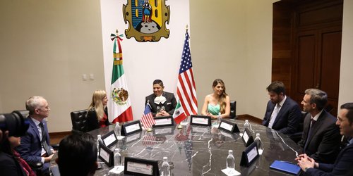 Gallardo se reúne con Cónsul de EE.UU. en SLP durante festejos patrios