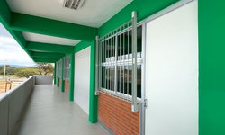 Gobierno entrega aulas y cancha multiusos en Villa de Pozos