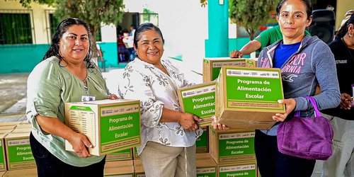 Dif de Ciudad Fernández entrega alimentos en el ejido El Refugio