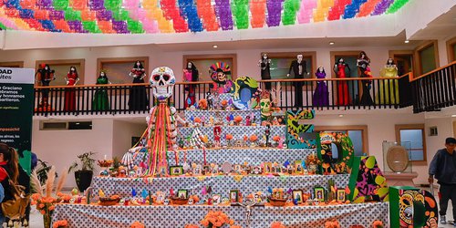 Invitan a familias a admirar Altar de Muertos Monumental