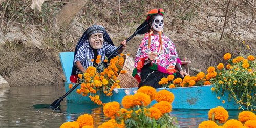 Axtla de Terrazas marcó diferencia con las canoas xantoleras en Día de Muertos en la Huasteca