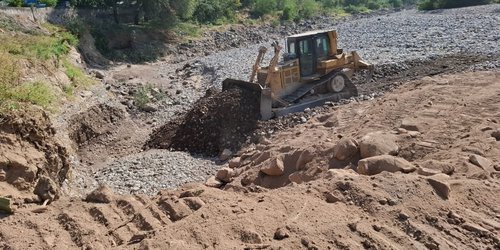 Supervisan obras de rencauzamiento del río y reparación de camino en La Noria