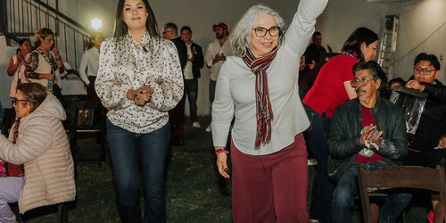 Rita Ozalia Rodríguez da la bienvenida a Alma Lolita Martínez en Villa de Pozos