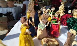 Artesanas de Ciudad del Maíz elaboran nacimientos y figuras navideñas con hoja de maíz