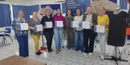 UASLP reconoce a 27 alumnas que concluyeron talleres de corte, confección y primeros auxilios