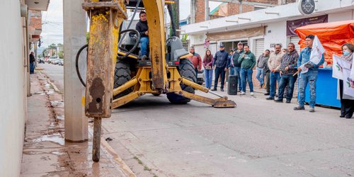 Alcalde de CDFDZ entregan obra de rehabilitación de la línea de agua potable en el ejido El Refugio