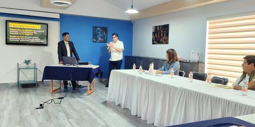 Capacitan a prestadores de servicios para fortalecer turismo en la Zona Media rumbo al Mundial 2026