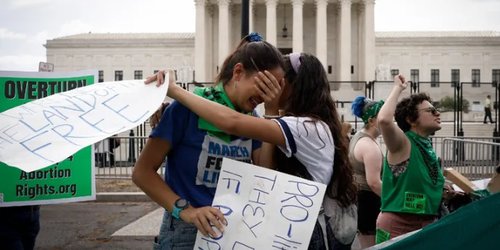 Corte Suprema de EU revoca derecho constitucional al aborto